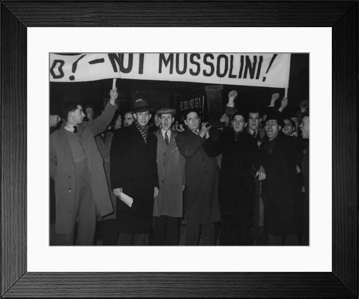 Framed Print : Premier Leaves For Rome - Unemployed stages a demonstration among the cheering crowds at Victoria station to-day as Mr Framed Print : Premier Leaves For Rome - Unemployed stages a demonstration among the cheering crowds at Victoria station to-day as Mr