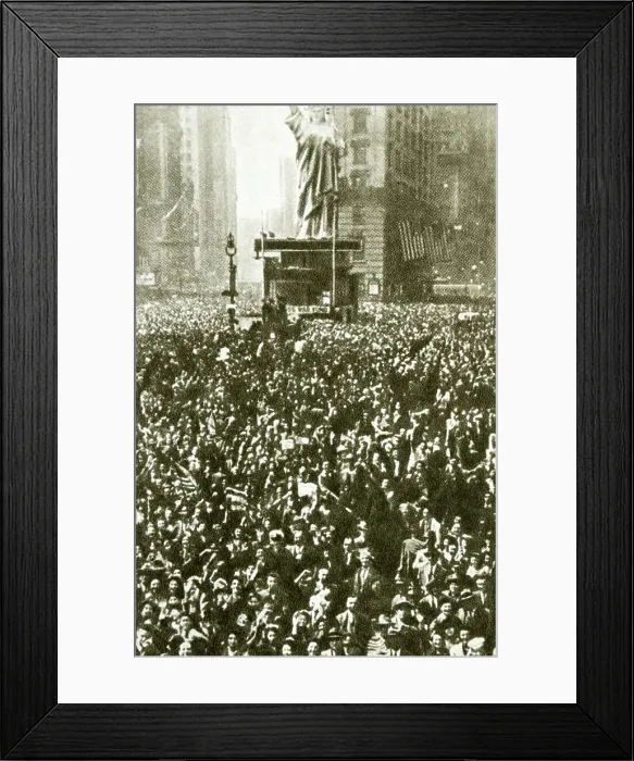 Framed Print : Victory in Europe Day (VE- Day) celebrated in New York at the end of the war 1945 Framed Print : Victory in Europe Day (VE- Day) celebrated in New York at the end of the war 1945