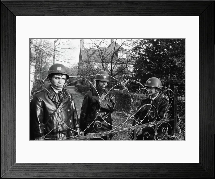 Framed Print : Anefo photo collection. Police monitoring at the residence of Indonesian embassy in Wassenaar Framed Print : Anefo photo collection. Police monitoring at the residence of Indonesian embassy in Wassenaar