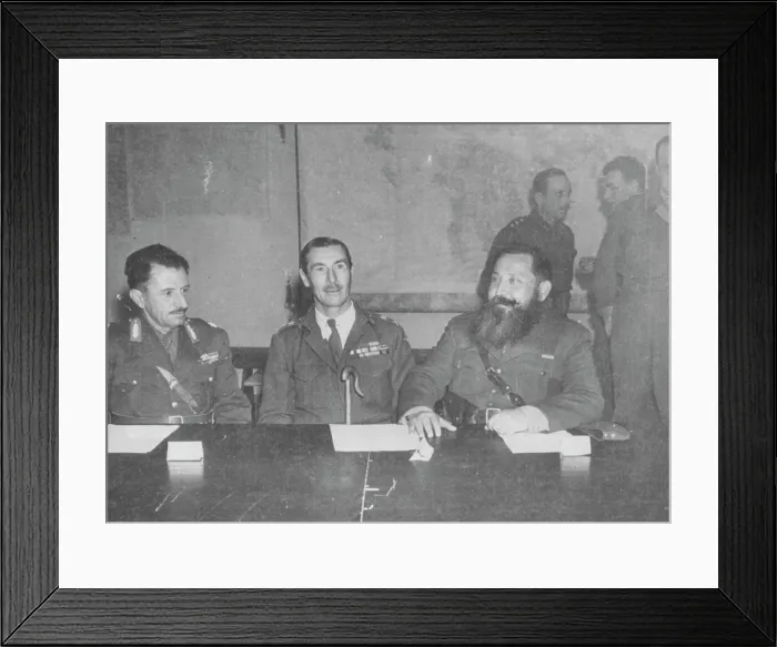 Framed Print : Gen. Scobie confers with rival Greek leaders Major Gen