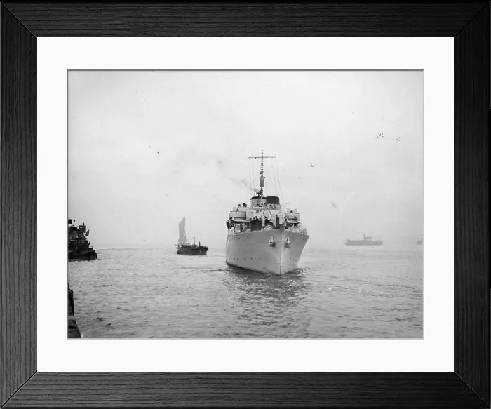 Framed Print : HMS Pennywort, Flower Class Corvette. 16 January 1943, London River, Tilbury. Bow view