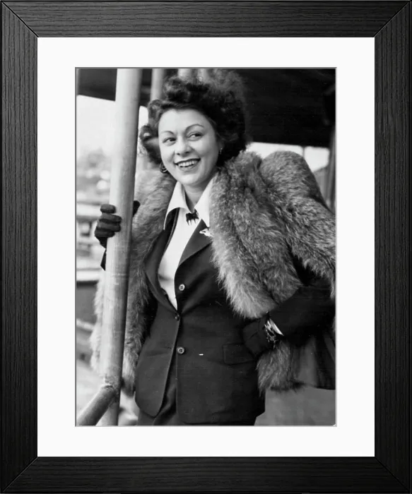 Framed Print : Lillian Roth film actors who arrived by flying boat to ***** lead in new Sivoli show (arrived Australia Nov)