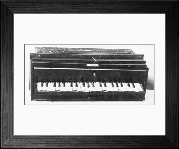 Framed Print : Harmoniflûte second half 19th century Bouton The harmonilûte was created as an instrument that was between the small Framed Print : Harmoniflûte second half 19th century Bouton The harmonilûte was created as an instrument that was between the small