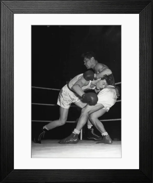 Framed Print : Amateur Boxing - L. Newman - white vest (Gt)