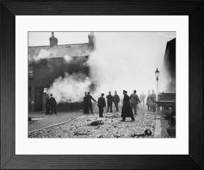 Framed Print : The Riots in Belfast -- The burning of a looted shop off York Street. November 21, 1932. (Photo by Central News) Framed Print : The Riots in Belfast -- The burning of a looted shop off York Street. November 21, 1932. (Photo by Central News)