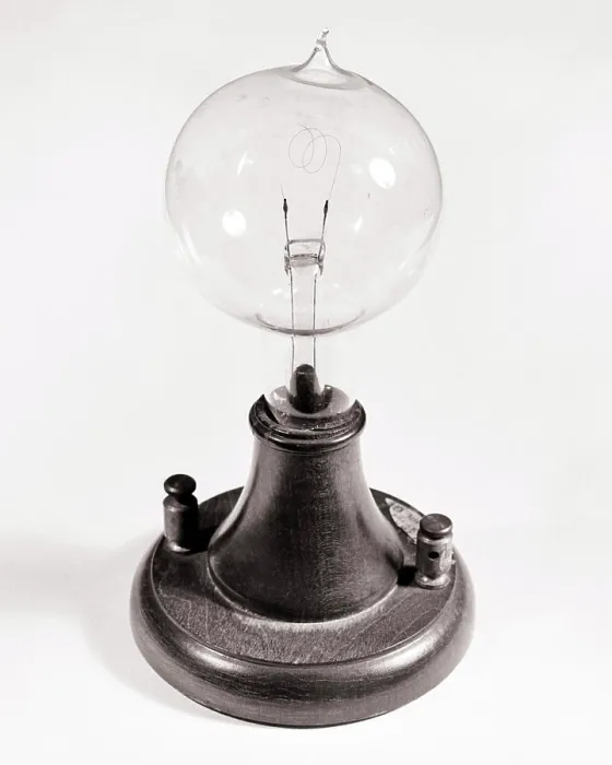 Framed Print : 1800s 1877 REPLICA FIRST THOMAS A EDISON INCANDESCENT CARBON FILAMENT LAMP LIGHT BULB Framed Print : 1800s 1877 REPLICA FIRST THOMAS A EDISON INCANDESCENT CARBON FILAMENT LAMP LIGHT BULB