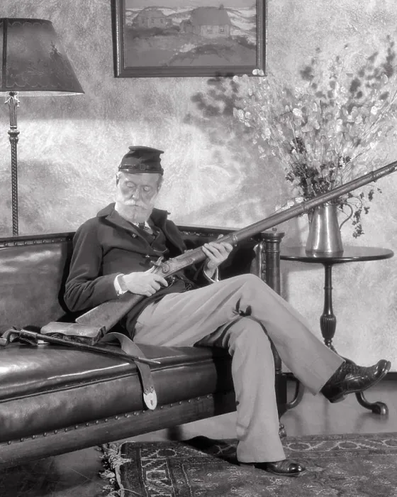 Framed Print : 1920s AMERICAN CIVIL WAR UNION ARMY VETERAN ELDERLY SENIOR MAN REMINISCING SITTING IN OLD UNIFORM HOLDING ANTIQUE RIFLE Framed Print : 1920s AMERICAN CIVIL WAR UNION ARMY VETERAN ELDERLY SENIOR MAN REMINISCING SITTING IN OLD UNIFORM HOLDING ANTIQUE RIFLE
