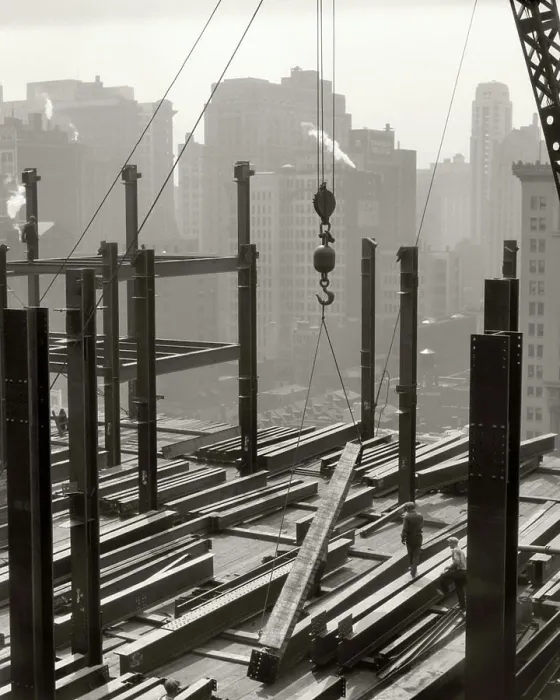 Framed Print : 1930s ELEVATED VIEW OF STEEL I BEAMS BEING LIFTED DURING CONSTRUCTION OF SKYSCRAPER BUILDING IN NEW YORK CITY USA Framed Print : 1930s ELEVATED VIEW OF STEEL I BEAMS BEING LIFTED DURING CONSTRUCTION OF SKYSCRAPER BUILDING IN NEW YORK CITY USA