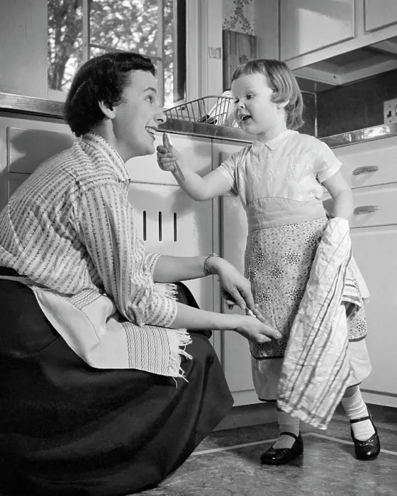 Framed Print : 1950s LITTLE GIRL AND MOTHER IN KITCHEN BOTH WEARING APRONS GIRL HOLDING DISH TOWEL GESTURING TO MOTHER Framed Print : 1950s LITTLE GIRL AND MOTHER IN KITCHEN BOTH WEARING APRONS GIRL HOLDING DISH TOWEL GESTURING TO MOTHER