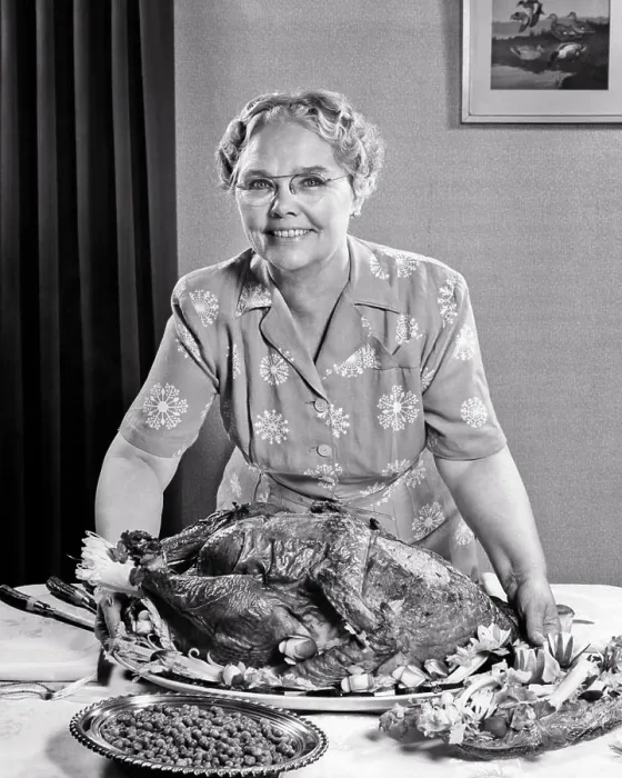 Framed Print : 1950s SENIOR WOMAN LOOKING AT CAMERA PLACING LARGE THANKSGIVING TURKEY ON THE DINING TABLE WITH BOWL PEAS AND CELERY Framed Print : 1950s SENIOR WOMAN LOOKING AT CAMERA PLACING LARGE THANKSGIVING TURKEY ON THE DINING TABLE WITH BOWL PEAS AND CELERY