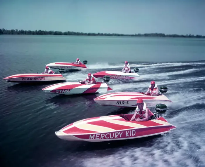 Framed Print : 1950S Speedboat Race Red And White Speedboats Racing On Water Framed Print : 1950S Speedboat Race Red And White Speedboats Racing On Water