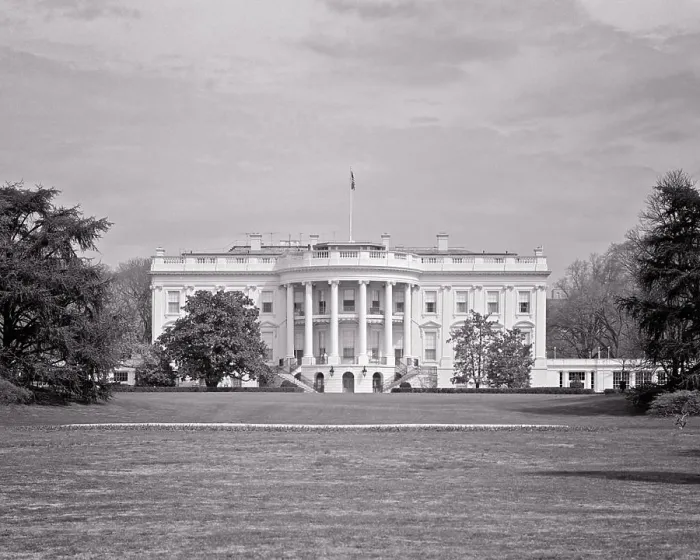Framed Print : 1950s VIEW OF THE SOUTH SIDE CURVED PORTICO AND LAWN OF THE WHITE HOUSE WASHINGTON DC USA - r3084 HAR001 HARS AND