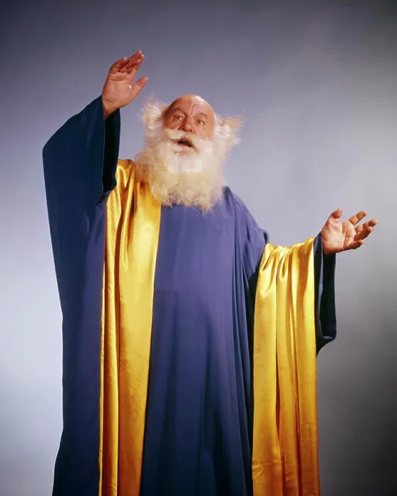 Framed Print : 1960s SENIOR MAN CHARACTER WHITE BEARD LONG BLUE AND GOLD ROBES ARMS RAISED PROPHET PREACHER MYSTIC SEER ORACLE FORTUNE Framed Print : 1960s SENIOR MAN CHARACTER WHITE BEARD LONG BLUE AND GOLD ROBES ARMS RAISED PROPHET PREACHER MYSTIC SEER ORACLE FORTUNE