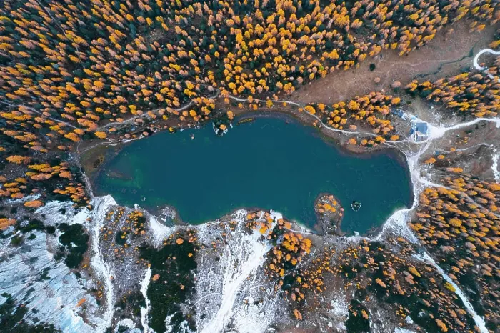 Framed Print : Aerial View of Alpine lake and autumn trees in Lake Federa, Dolomites, Italy Framed Print : Aerial View of Alpine lake and autumn trees in Lake Federa, Dolomites, Italy