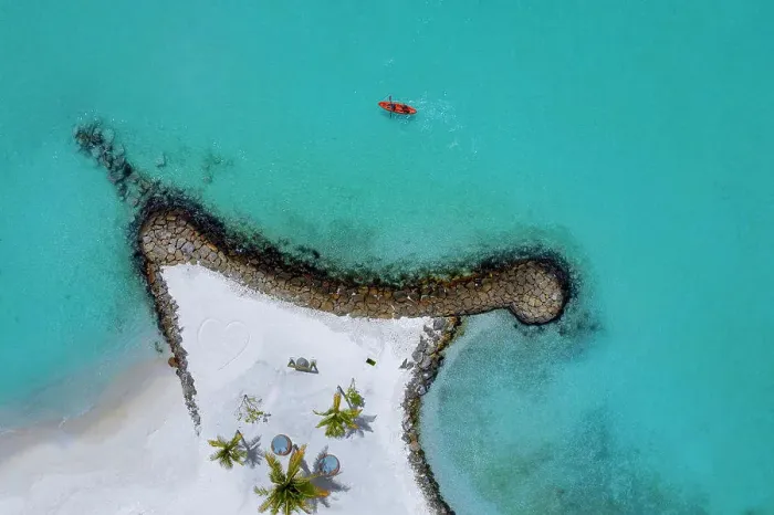 Framed Print : Aerial view of kayakers at sunny day, Maldives Framed Print : Aerial view of kayakers at sunny day, Maldives
