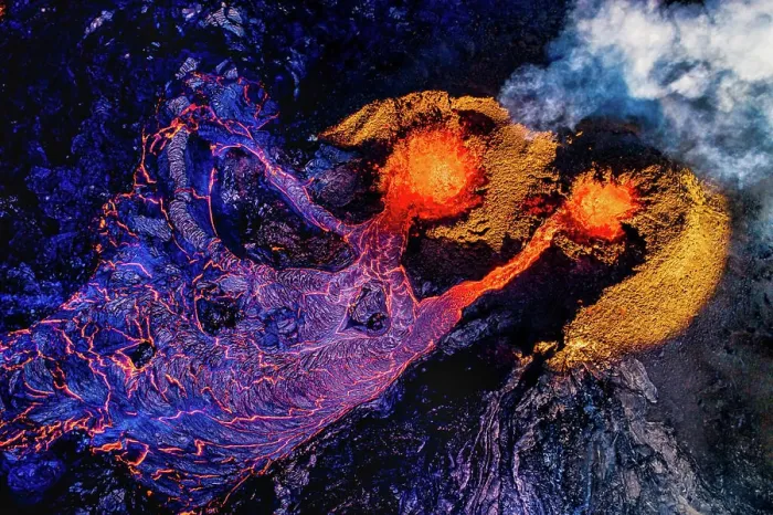 Framed Print : Aerial view of the recent active volcano in the Geldingadalir valley at Fagradalsfjalli mountain