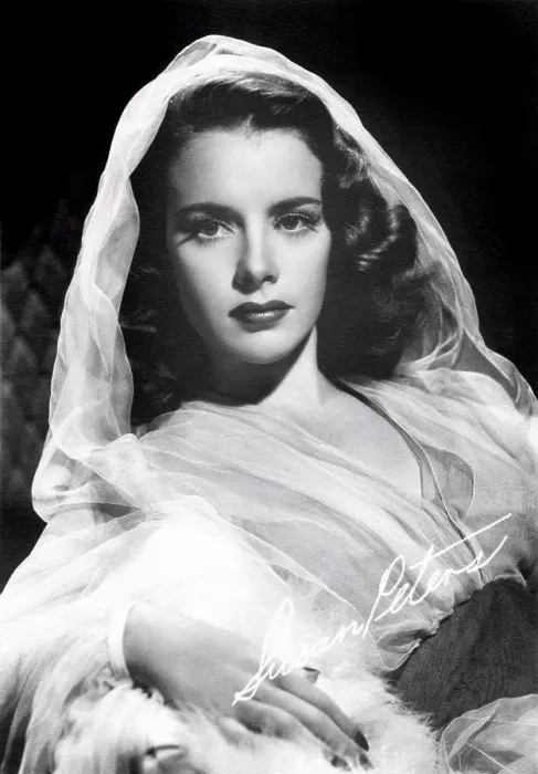 Framed Print : American Film Actress Susan Peters, Head and Shoulders Publicity Portrait, MGM, 1943 Framed Print : American Film Actress Susan Peters, Head and Shoulders Publicity Portrait, MGM, 1943