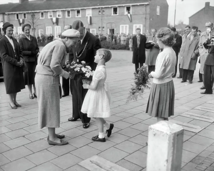 Framed Print : Anefo photo collection. Annemieke Arnouds, 7 years, offers flowers to Queen Juliana. March 29, 1958 Framed Print : Anefo photo collection. Annemieke Arnouds, 7 years, offers flowers to Queen Juliana. March 29, 1958