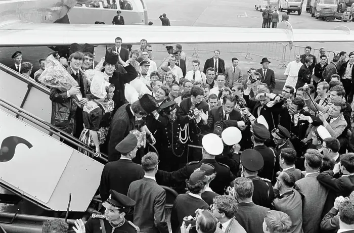 Framed Print : Anefo photo collection. Arrival Beatles at Schiphol Framed Print : Anefo photo collection. Arrival Beatles at Schiphol