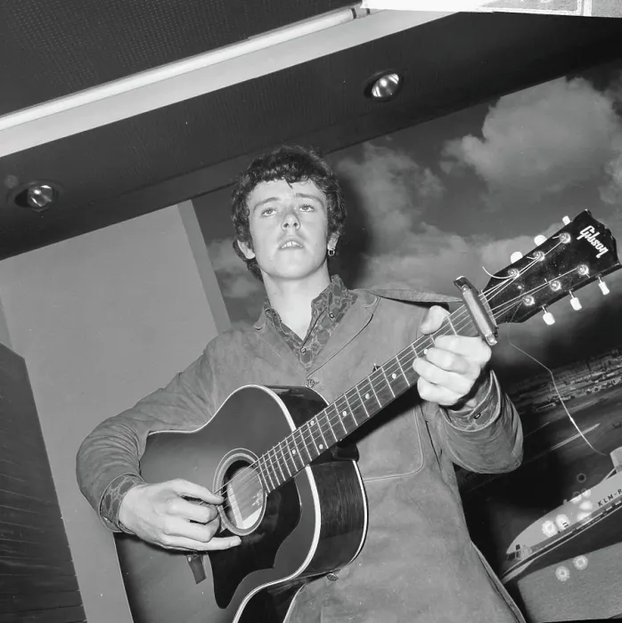 Framed Print : Anefo photo collection. Arrival Donovan Leitch (singer folk songs) at Schiph. 12 July 1965. Noord-Holland, Schiphol Framed Print : Anefo photo collection. Arrival Donovan Leitch (singer folk songs) at Schiph. 12 July 1965. Noord-Holland, Schiphol