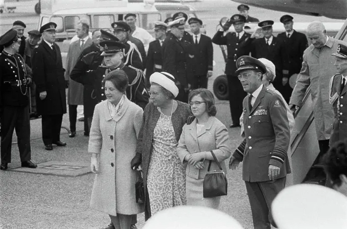 Framed Print : Anefo photo collection. Arrival royal couple at Schiphol, the greeting. April 20, 1964. Noord-Holland, Schiphol Framed Print : Anefo photo collection. Arrival royal couple at Schiphol, the greeting. April 20, 1964. Noord-Holland, Schiphol