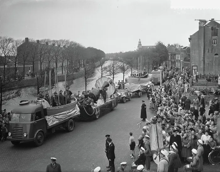 Framed Print : Anefo photo collection. Arrival of Uiterton 100 years of kmi Den Helder. October 16, 1954. Den Helder