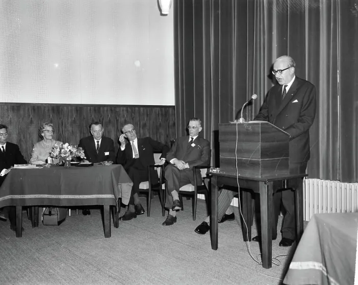 Framed Print : Anefo photo collection. Assignment securities trading. July 17, 1963