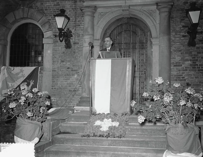 Framed Print : Anefo photo collection. Castle Nijenrode Swiss Club Abundest. 1952. August 2, 1952 Framed Print : Anefo photo collection. Castle Nijenrode Swiss Club Abundest. 1952. August 2, 1952