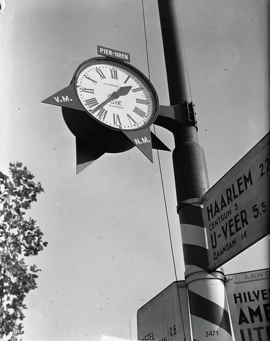 Framed Print : Anefo photo collection. Clock with peak hours. October 24, 1950 Framed Print : Anefo photo collection. Clock with peak hours. October 24, 1950