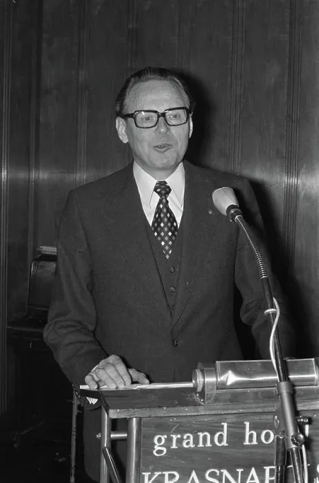 Framed Print : Anefo photo collection. Command hotel revue, meeting in Krasnapolsky. May 17, 1973