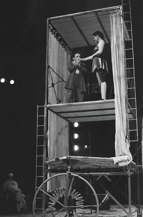Framed Print : Anefo photo collection. 'Freaks' Carré Amsterdam. Scene raised stage. 11 1989. Amsterdam, Noord-Holland