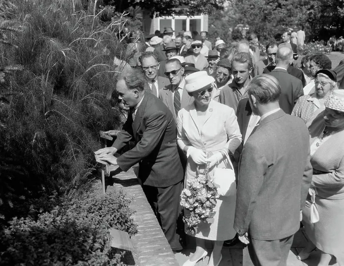 Framed Print : Anefo photo collection. The Hague Opening of the blind garden, mrs. Kolfschoten. June 20, 1957. The Hague, South Holland Framed Print : Anefo photo collection. The Hague Opening of the blind garden, mrs. Kolfschoten. June 20, 1957. The Hague, South Holland