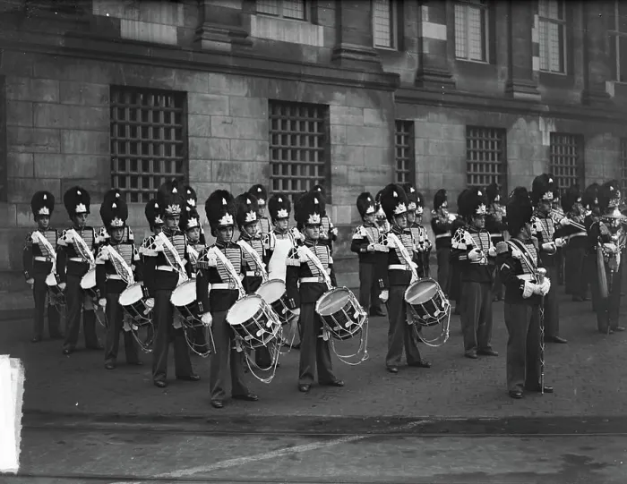 Framed Print : Anefo photo collection. Honorary guard of the royal palace. January 21, 1949 Framed Print : Anefo photo collection. Honorary guard of the royal palace. January 21, 1949
