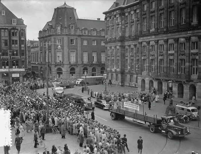 Framed Print : Anefo photo collection. IJ tunnel ster ride motorsport on the dam. September 26, 1952. Amsterdam, Noord-Holland