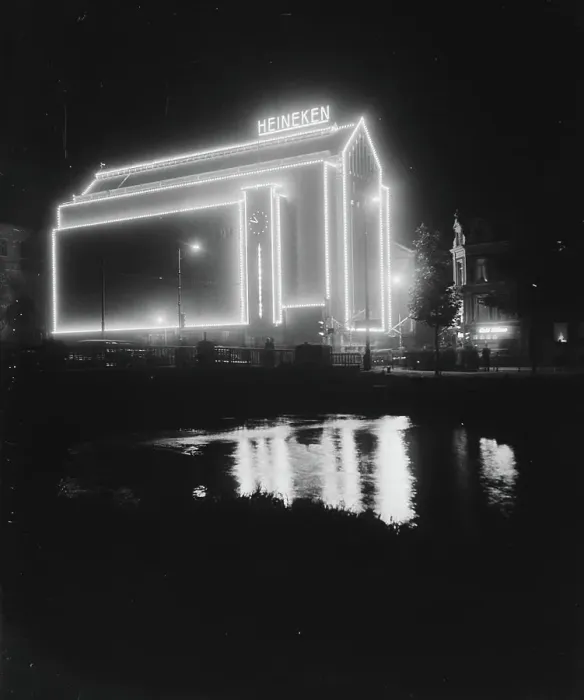 Framed Print : Anefo photo collection. Lighting Amsterdam. Heineken. August 29, 1948. Amsterdam, Noord-Holland Framed Print : Anefo photo collection. Lighting Amsterdam. Heineken. August 29, 1948. Amsterdam, Noord-Holland