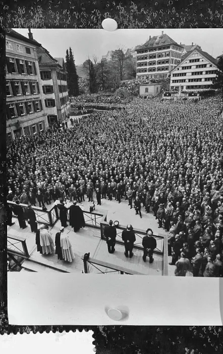 Framed Print : Anefo photo collection. Mars of letter Orders in Paris. April 25, 1960. France, Paris Framed Print : Anefo photo collection. Mars of letter Orders in Paris. April 25, 1960. France, Paris