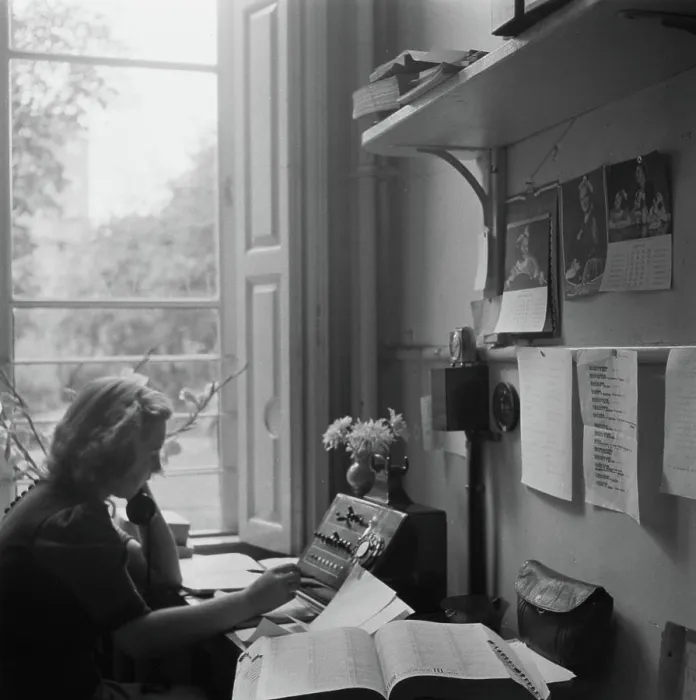 Framed Print : Anefo photo collection. Ministry of 1813. Telephone exchange. 1945. The Hague