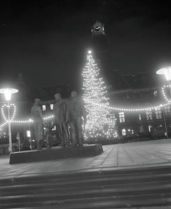 Framed Print : Anefo photo collection. The Norwegian Christmas tree on the Raadhuisplein in Rotterdam