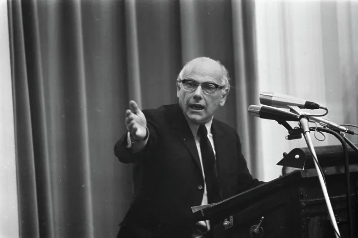 Framed Print : Anefo photo collection. Prime Minister Biesheuvel explains a second room about government crisis Framed Print : Anefo photo collection. Prime Minister Biesheuvel explains a second room about government crisis