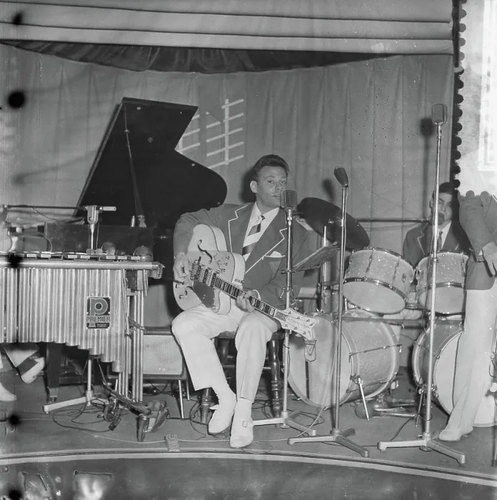 Framed Print : Anefo photo collection. Quartet from Wood in 'De Blue Noot' in Amsterdam. October 6, 1958. Amsterdam, Noord-Holland Framed Print : Anefo photo collection. Quartet from Wood in 'De Blue Noot' in Amsterdam. October 6, 1958. Amsterdam, Noord-Holland