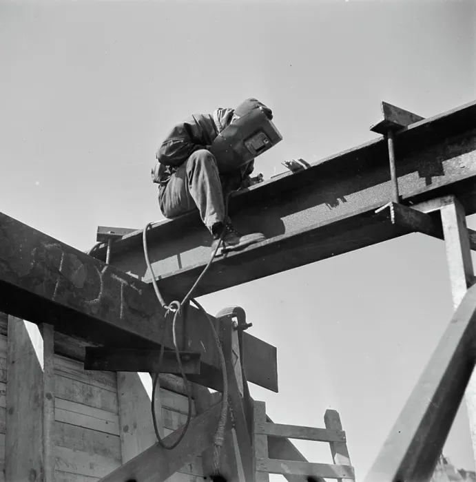 Framed Print : Anefo photo collection. Recovery: Ports. A welder. 1945