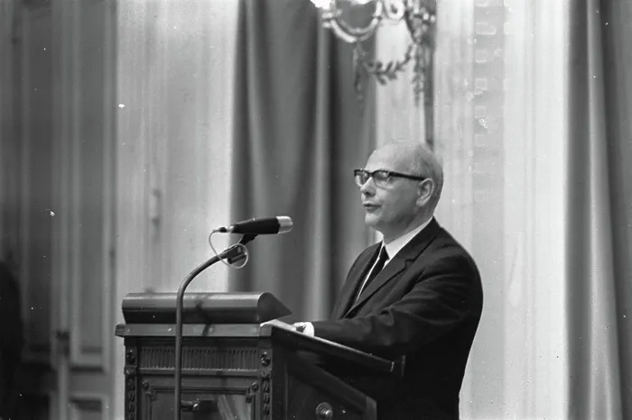 Framed Print : Anefo photo collection. Second Chamber Treatment Dismissal of Hall, Drs. Den Uyl (PvdA) speaks. May 22, 1967 Framed Print : Anefo photo collection. Second Chamber Treatment Dismissal of Hall, Drs. Den Uyl (PvdA) speaks. May 22, 1967