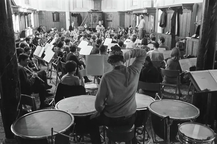Framed Print : Anefo photo collection. Student orchestra practices in church of Bergen Framed Print : Anefo photo collection. Student orchestra practices in church of Bergen