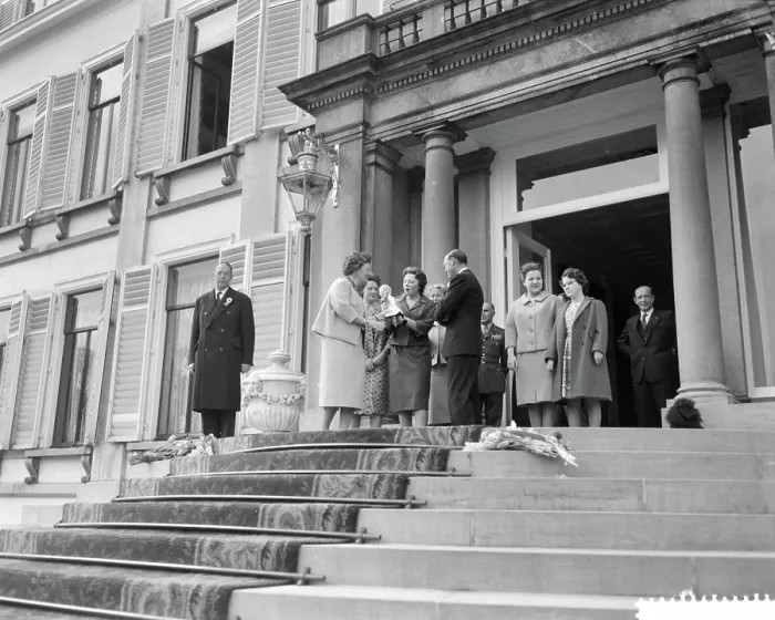 Framed Print : Anefo photo collection. Tribute to the Queen on Soestdijk. May 1, 1961. Soestdijk, Utrecht