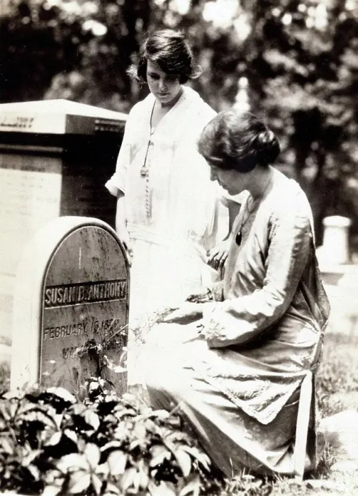 Framed Print : Anita Pollitzer and Alice Paul at Susan B. Anthony gravesite 1923 Framed Print : Anita Pollitzer and Alice Paul at Susan B. Anthony gravesite 1923