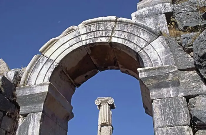 Framed Print : Archway & column at the ruins of EHESUS (One of the world's largest Greek / Roman archeological sights) - TURKEY
