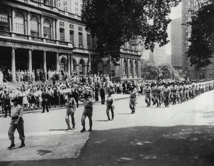 Framed Print : Aussies Parade In New York - Mayor Laguardia looks on from City Hall step as Australian soldiers parade in New York