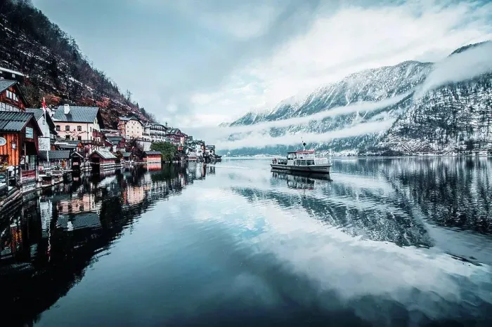 Framed Print : Austria, Upper Austria, Salzkammergut, Hallstatt in winter