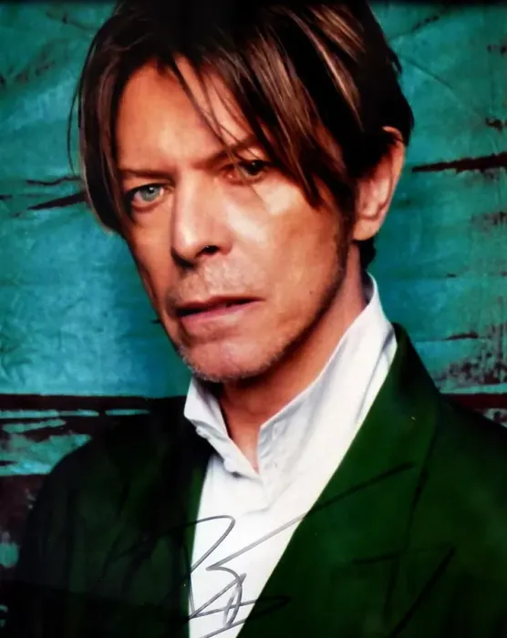 Framed Print : Autographed photograph of David Bowie. David Robert Jones (1947-2016) an English singer, songwriter and actor Framed Print : Autographed photograph of David Bowie. David Robert Jones (1947-2016) an English singer, songwriter and actor