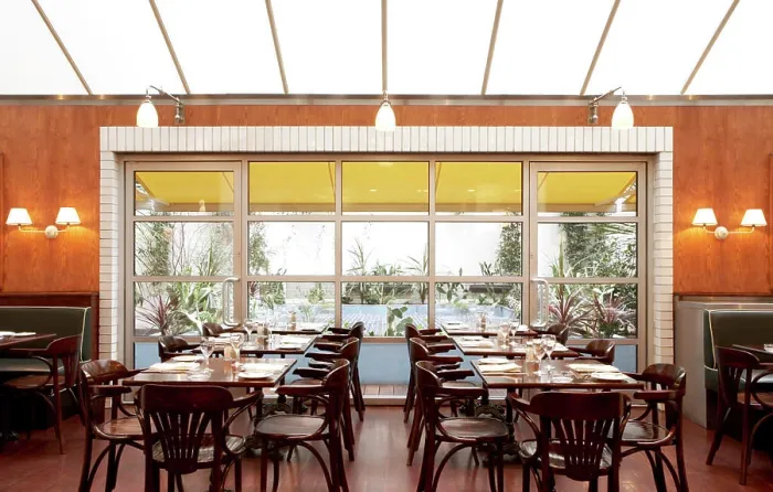 Framed Print : automat, carlos almada, london, 2006, view of restaurant and yard Framed Print : automat, carlos almada, london, 2006, view of restaurant and yard